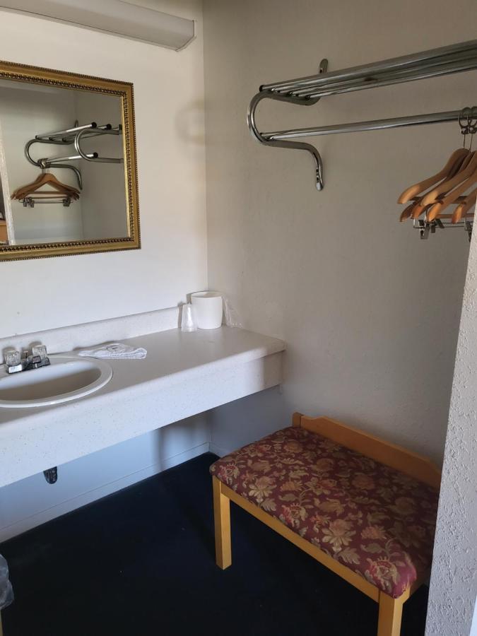 Rodeway Inn Brazil Ngoại thất bức ảnh